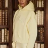 Bluza z kapturem oversize z haftem w kolorze delikatnej żółci Bluza z kapturem oversize z haftem w kolorze delikatnej żółci