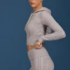 Bluza z kapturem w splocie warkoczowym z zamkiem w kolorze szarym melanżowym Bluza z kapturem w splocie warkoczowym z zamkiem w kolorze szarym melanżowym