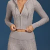 Bluza z kapturem w splocie warkoczowym z zamkiem w kolorze szarym melanżowym Bluza z kapturem w splocie warkoczowym z zamkiem w kolorze szarym melanżowym