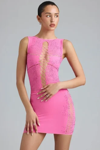 Bluzka Gracie z wysokim kołnierzem, zdobiona sznurowaniem, w kolorze Bubblegum Pink Bluzka Gracie z wysokim kołnierzem, zdobiona sznurowaniem, w kolorze Bubblegum Pink