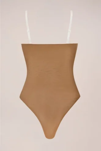 Body bez ramiączek Intimates w kolorze migdałowym Body bez ramiączek Intimates w kolorze migdałowym