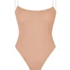 Body Intimates z miękkiej siateczki z niewidocznymi ramiączkami i stringami w kolorze ciepłej brzoskwini Body Intimates z miękkiej siateczki z niewidocznymi ramiączkami i stringami w kolorze ciepłej brzoskwini