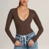 Body z długim rękawem Elodie Modal Plunge w kolorze czekoladowym Body z długim rękawem Elodie Modal Plunge w kolorze czekoladowym
