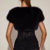 Bolero Revia z krótkim rękawem w kształcie szortów z sztucznego futra w kolorze czarnym Bolero Revia z krótkim rękawem w kształcie szortów z sztucznego futra w kolorze czarnym