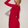 Briallen – mini sukienka z miękkiej dzianiny z dekoltem w łódkę w kolorze True Red Briallen – mini sukienka z miękkiej dzianiny z dekoltem w łódkę w kolorze True Red