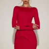 Briallen – mini sukienka z miękkiej dzianiny z dekoltem w łódkę w kolorze True Red Briallen – mini sukienka z miękkiej dzianiny z dekoltem w łódkę w kolorze True Red