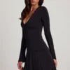 Carielle – mini sukienka z miękkiego dżerseju z okrągłym dekoltem i rozkloszowanym dołem w kolorze czarnym Carielle – mini sukienka z miękkiego dżerseju z okrągłym dekoltem i rozkloszowanym dołem w kolorze czarnym