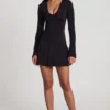Carielle – mini sukienka z miękkiego dżerseju z okrągłym dekoltem i rozkloszowanym dołem w kolorze czarnym Carielle – mini sukienka z miękkiego dżerseju z okrągłym dekoltem i rozkloszowanym dołem w kolorze czarnym