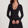 Carielle – mini sukienka z miękkiego dżerseju z okrągłym dekoltem i rozkloszowanym dołem w kolorze czarnym Carielle – mini sukienka z miękkiego dżerseju z okrągłym dekoltem i rozkloszowanym dołem w kolorze czarnym