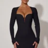 Czarna sukienka bodycon Adelia z wycięciem w kształcie serca