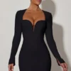 Czarna sukienka bodycon Adelia z wycięciem w kształcie serca