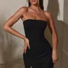 Czarna sukienka Brielle z dekoltem bandeau Czarna sukienka Brielle z dekoltem bandeau