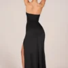 Czarna sukienka Maxi z drapowanym stanikiem typu bandeau sięgająca do połowy uda Czarna sukienka Maxi z drapowanym stanikiem typu bandeau sięgająca do połowy uda