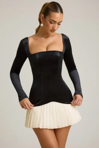 Czarna sukienka Mini Darline z plisowanym gorsetem Czarna sukienka Mini Darline z plisowanym gorsetem