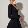 Czarna sukienka Mini Graciela z dekoltem w serek i kokardką Czarna sukienka Mini Graciela z dekoltem w serek i kokardką