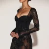 Czarna sukienka mini Jovie z przezroczystego, zdobionego body w stylu gorsetu