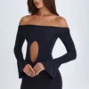 Czarna sukienka Mini Madelina z odkrytymi ramionami i wycięciami