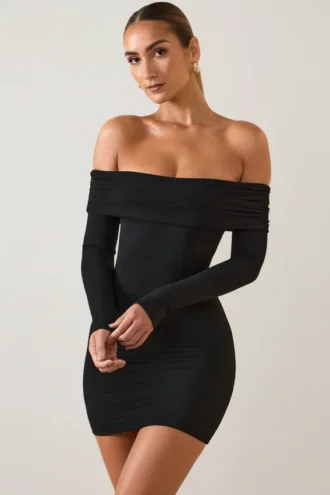 Czarna sukienka mini Oriana z odkrytymi ramionami z modalu Czarna sukienka mini Oriana z odkrytymi ramionami z modalu