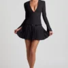Czarna sukienka mini z plisami i długimi rękawami Fiorella Czarna sukienka mini z plisami i długimi rękawami Fiorella
