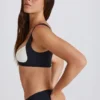 Czarny biustonosz sportowy Soft Active z skręconym przodem