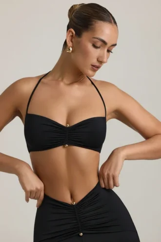 Czarny biustonosz typu bralette z elastycznego dżerseju z metalowymi detalami i wiązaniem na szyi