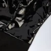 Czarny body Siana z głębokim dekoltem z błyszczącego winylu Czarny body Siana z głębokim dekoltem z błyszczącego winylu