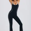 Czarny kombinezon Petite Soft Active z odkrytymi plecami Czarny kombinezon Petite Soft Active z odkrytymi plecami