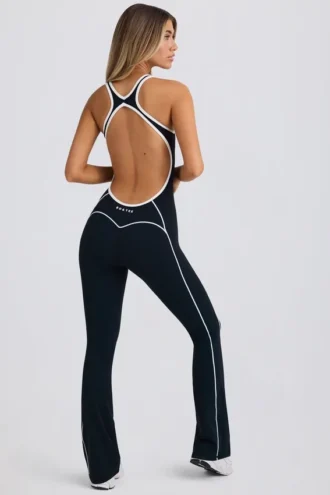 Czarny kombinezon Petite Soft Active z odkrytymi plecami Czarny kombinezon Petite Soft Active z odkrytymi plecami