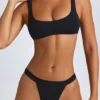 Czarny stanik bikini Malibu z okrągłym dekoltem Czarny stanik bikini Malibu z okrągłym dekoltem