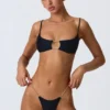 Czarny top bikini Sanibel z wycięciami i łańcuszkami Czarny top bikini Sanibel z wycięciami i łańcuszkami