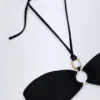 Czarny top bikini Savai z marszczonym dekoltem typu halterneck i metalowymi detalami Czarny top bikini Savai z marszczonym dekoltem typu halterneck i metalowymi detalami