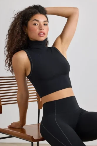 Czarny top z golfem Soft Active
