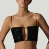 Czarny top z wycięciami i zdobieniami Ariana Czarny top z wycięciami i zdobieniami Ariana