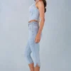 Dżinsy capri Landon o średnim stanie w jasnym dżinsie Dżinsy capri Landon o średnim stanie w jasnym dżinsie