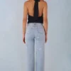 Dżinsy Lorielle o średnim stanie i prostych nogawkach z jasnego denimu Dżinsy Lorielle o średnim stanie i prostych nogawkach z jasnego denimu