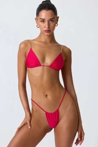 Top bikini w kształcie trójkąta z ozdobnymi łańcuszkami South Beach w kolorze malinowym Top bikini w kształcie trójkąta z ozdobnymi łańcuszkami South Beach w kolorze malinowym