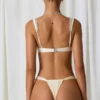 Doły od bikini Mahina z marszczeniem w kolorze perłowej bieli Doły od bikini Mahina z marszczeniem w kolorze perłowej bieli