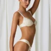 Doły od bikini Mahina z marszczeniem w kolorze perłowej bieli Doły od bikini Mahina z marszczeniem w kolorze perłowej bieli