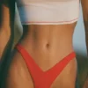 Doły od bikini Pacifico Ruched Cheeky w kolorze ognistej czerwieni Doły od bikini Pacifico Ruched Cheeky w kolorze ognistej czerwieni