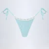 Doły od bikini Vernazza z angielską koronką i wiązaniem z boku w kolorze pudrowego błękitu