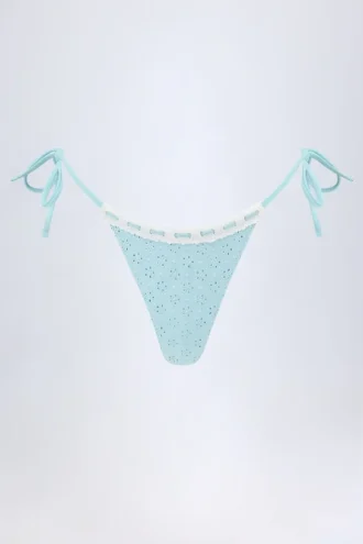 Doły od bikini Vernazza z angielską koronką i wiązaniem z boku w kolorze pudrowego błękitu Doły od bikini Vernazza z angielską koronką i wiązaniem z boku w kolorze pudrowego błękitu