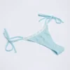 Doły od bikini Vernazza z angielską koronką i wiązaniem z boku w kolorze pudrowego błękitu