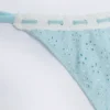 Doły od bikini Vernazza z angielską koronką i wiązaniem z boku w kolorze pudrowego błękitu
