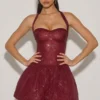 Felicity – mini sukienka z ozdobami, wiązaniem na szyi i bufiastym dołem w kolorze bordowym Felicity – mini sukienka z ozdobami, wiązaniem na szyi i bufiastym dołem w kolorze bordowym