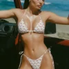 Figi doły od bikini Cove Side-Tie Cheeky w wiśniowy wzór Figi doły od bikini Cove Side-Tie Cheeky w wiśniowy wzór