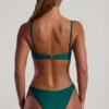 Fioletowe doły od bikini Palau z wysokim wycięciem, ozdobione koralikami Fioletowe doły od bikini Palau z wysokim wycięciem, ozdobione koralikami