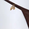 Fioletowe doły od bikini z detalem Cebu Charm w kolorze ciemnej czekolady Fioletowe doły od bikini z detalem Cebu Charm w kolorze ciemnej czekolady