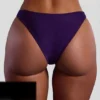Fioletowe doły od bikini z wysokim wycięciem i koralikami Palau Fioletowe doły od bikini z wysokim wycięciem i koralikami Palau
