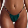 Górka bikini Cabo z trójkątnymi miseczkami i zdobieniami z koralików w kolorze jadeitowej zieleni Górka bikini Cabo z trójkątnymi miseczkami i zdobieniami z koralików w kolorze jadeitowej zieleni