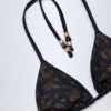 Górka bikini Comoros z detalami w kształcie trójkąta w kolorze czarnym Górka bikini Comoros z detalami w kształcie trójkąta w kolorze czarnym